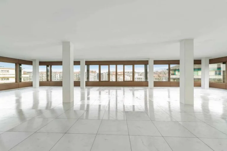 Commercial in Les Acacias — 2