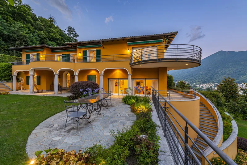 Maison / Villa 17 pièces à Porza — 2