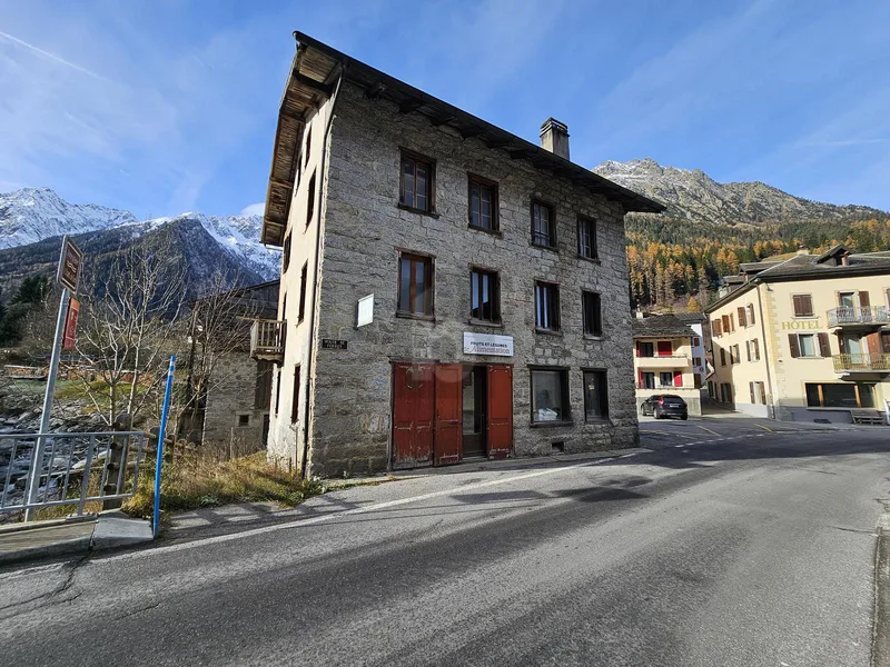 Building 7 rooms in in der Dorfmitte