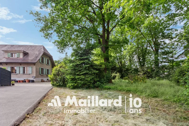 Terrain à quartier résidentiel verdoyant et très calme