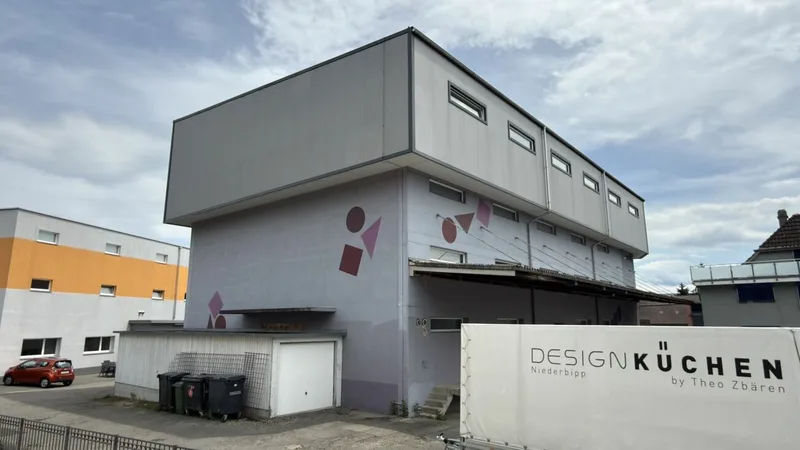 Commercial in Niederbipp — 2