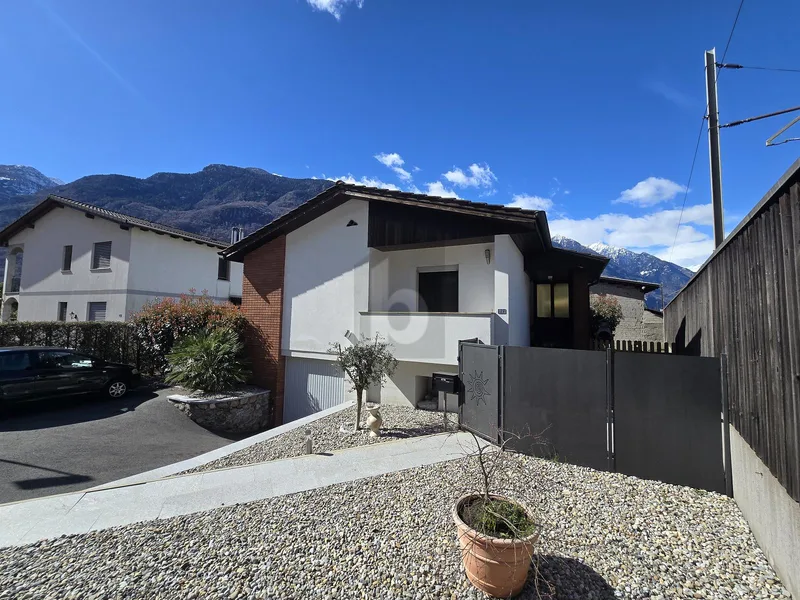 House / Villa 7 rooms in Biasca — 2