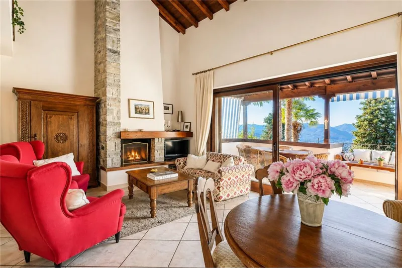 House / Villa 6 rooms in Collina d'Oro