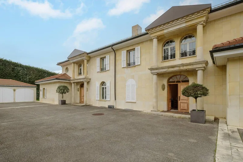 Maison / Villa 18 pièces à Cologny — 2