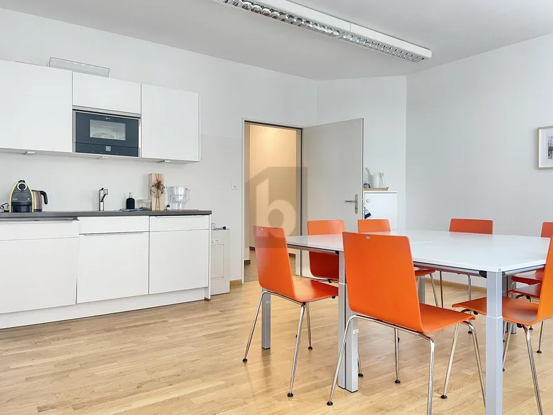 Commercial 3 rooms in Zentrum — 2