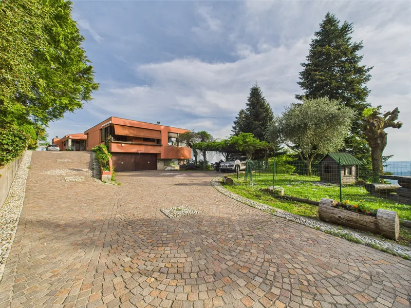 House / Villa 12 rooms in Breggia