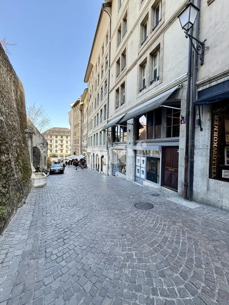 Gewerbe in Vieille-Ville — photo 2