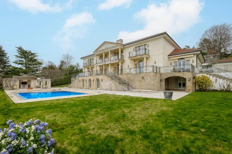 Maison / Villa 18 pièces à Cologny