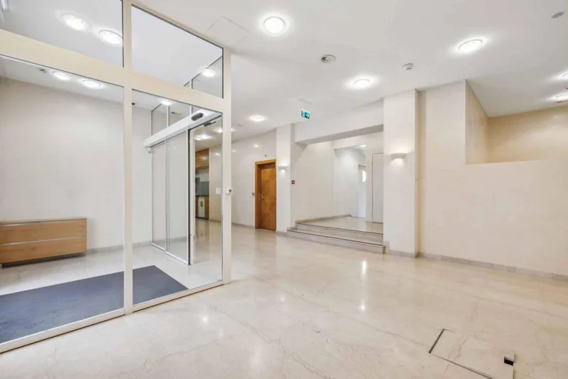 Gewerbe in Quartier des Banques — photo 8