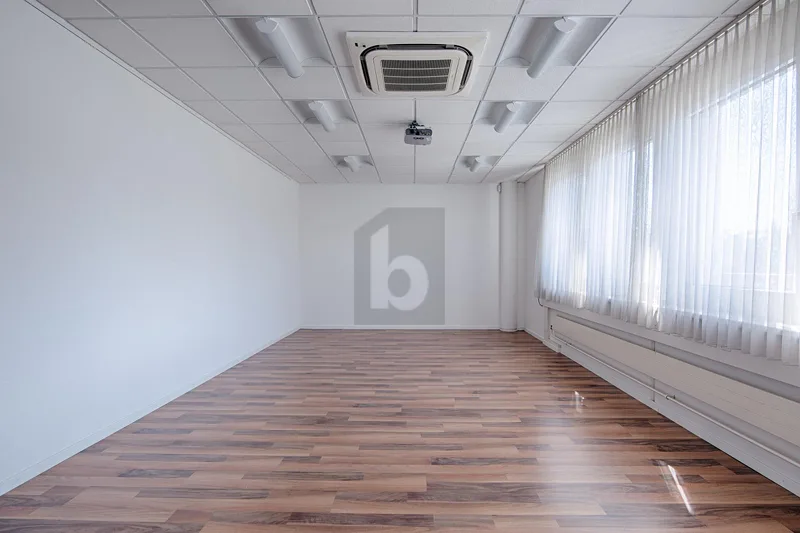 Commercial 2.5 rooms in Wallisellen — 3