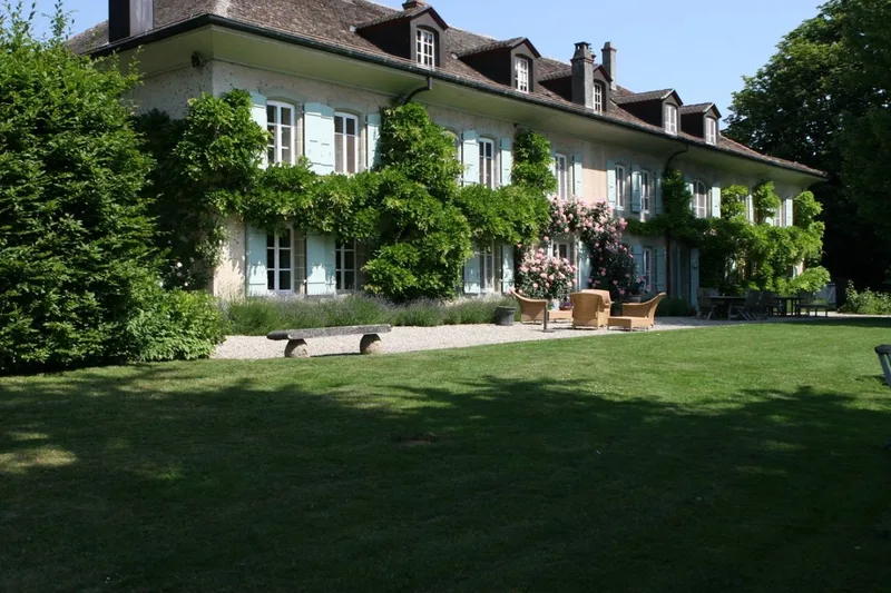 Maison / Villa 21 pièces à Tolochenaz