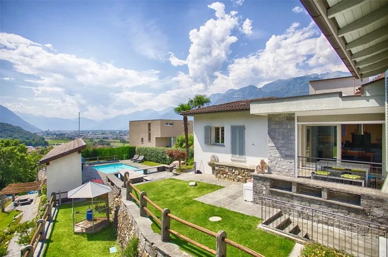 House / Villa 7 rooms in Sant'Antonino