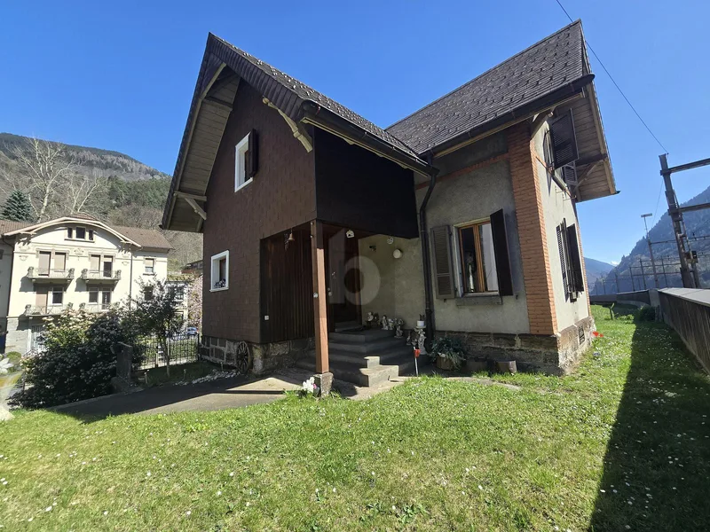 House / Villa 7 rooms in Faido — 2