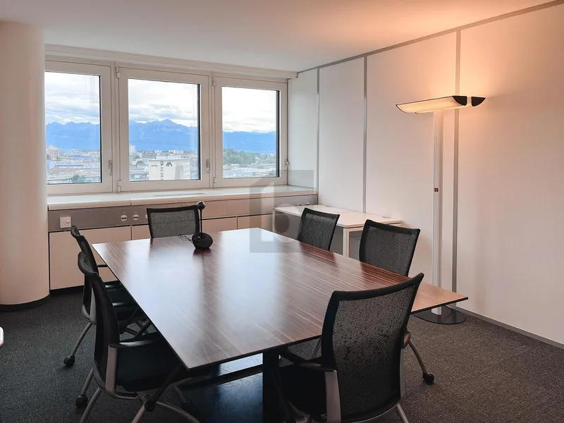 Commercial 6 rooms in Bussigny — 2