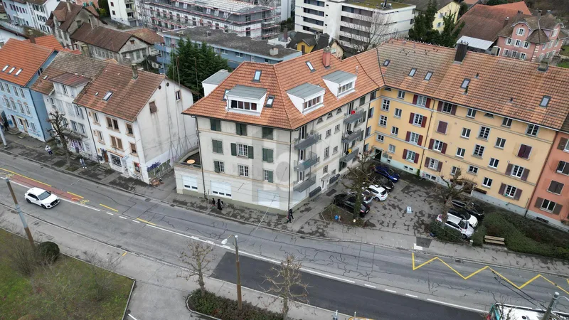 Gebäude 33 Zimmer in Biel
