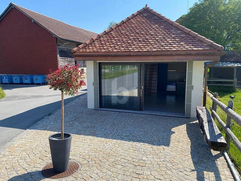 Commercial 2.5 rooms in Montilliez — 2