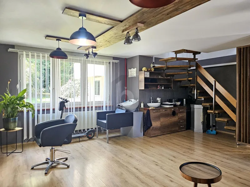 Commercial in Affoltern