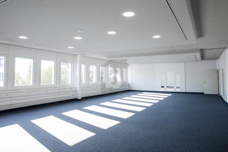 Commercial 2.5 rooms in Wallisellen — 2