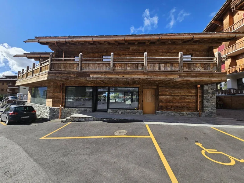 Maison / Villa 6 pièces à place centrale — 6