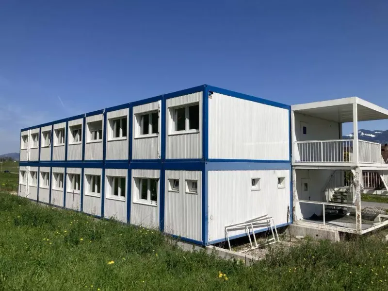 Land in Port-Valais