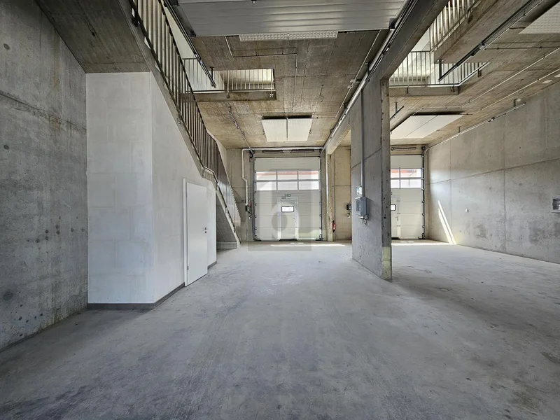 Gewerbe 4 Zimmer in Industriegebiet
