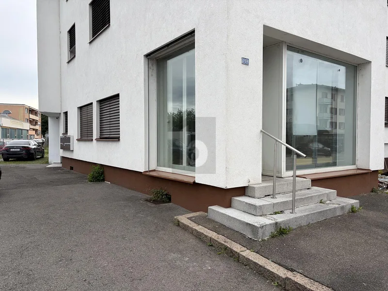 Gewerbe 3.5 Zimmer in Kloten — photo 2