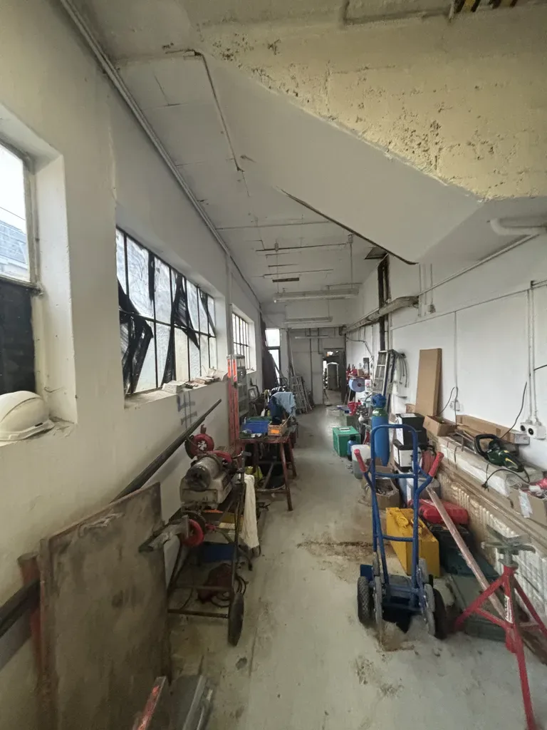 Commercial in Pully — 3