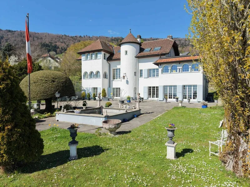 Maison / Villa 10 pièces à Villars-Burquin