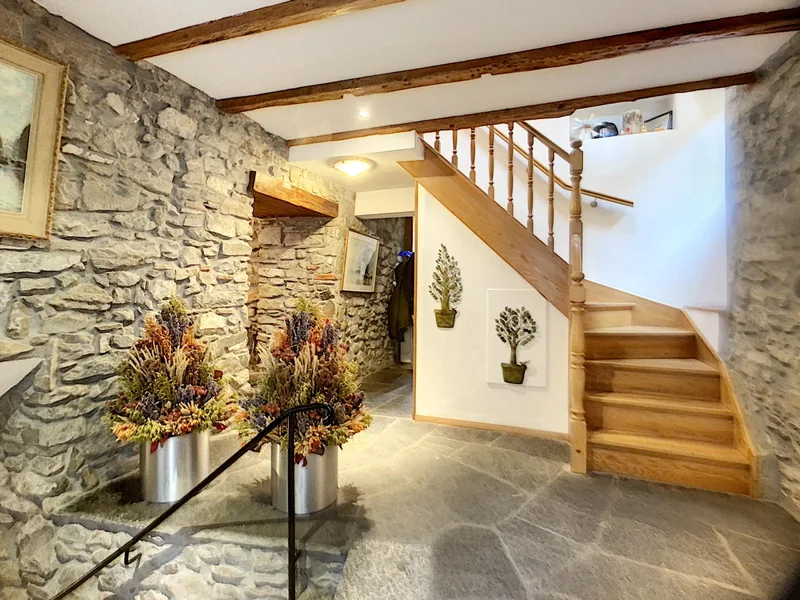 Maison / Villa 11.5 pièces à Bourg-en-Lavaux — photo 2