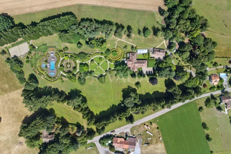 House / Villa in Savigny — photo 2