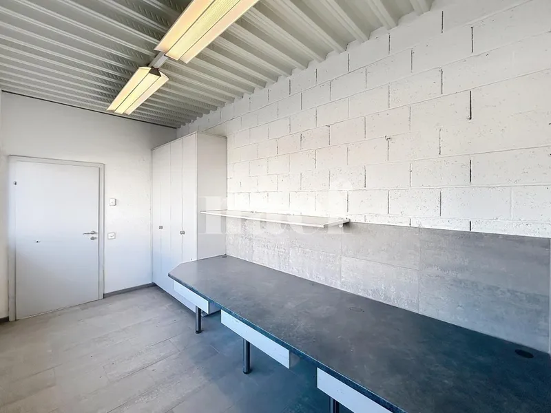 Commercial in Bremblens — 5