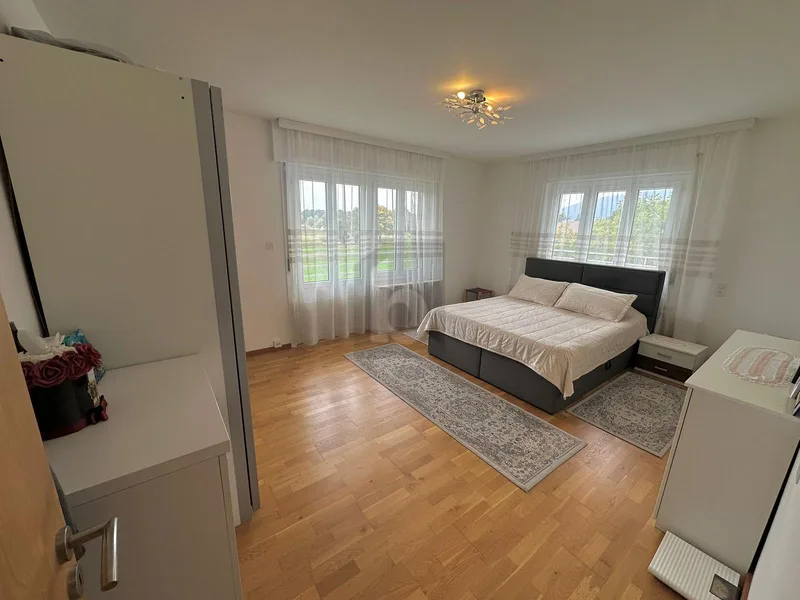 Apartment 7 rooms in Gampelen — photo 5
