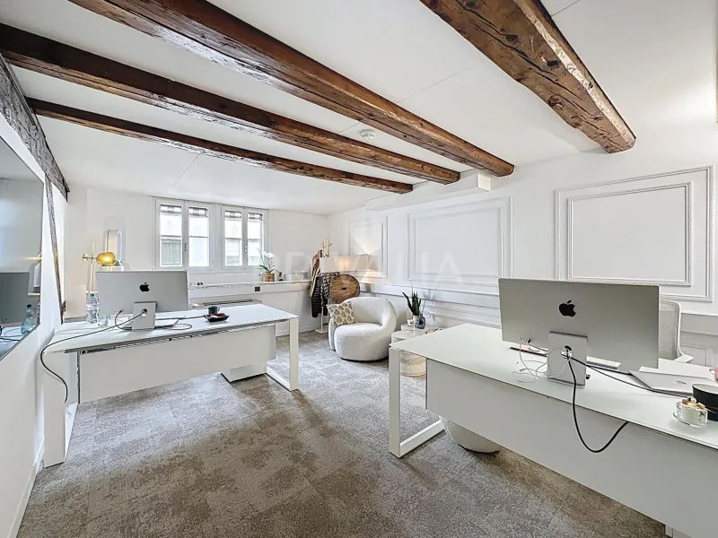 Commercial in Quais Rive Droite — 2