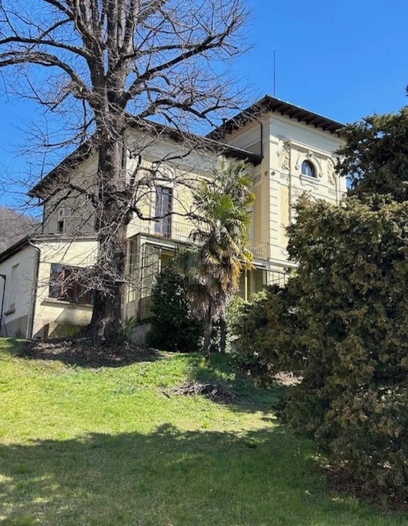 Maison / Villa 14 pièces à Capriasca