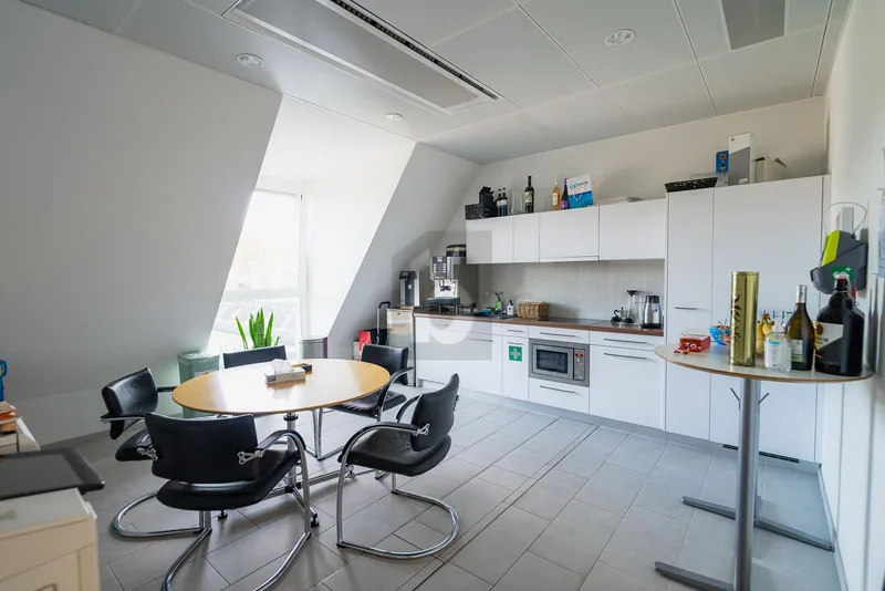 Commercial 3 rooms in Seefeld — 5