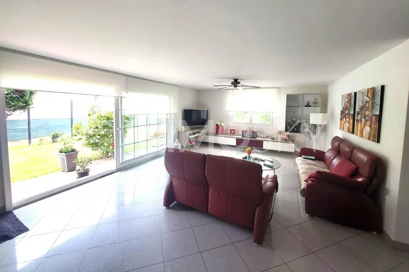 House / Villa 7.5 rooms in Bellingzonese — 2