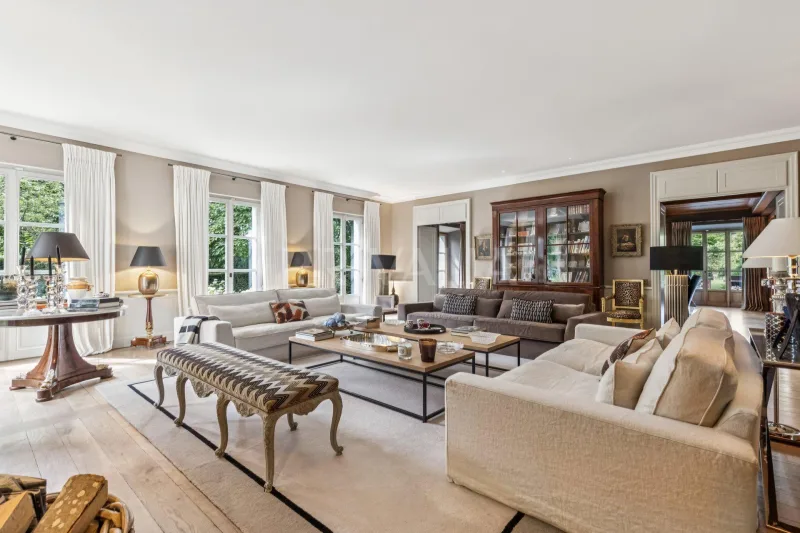 House / Villa in Savigny — photo 3