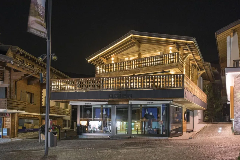 Maison / Villa 9.5 pièces à Centre de la station — 13