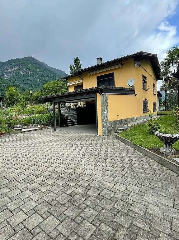 House / Villa 3.5 rooms in Riviera