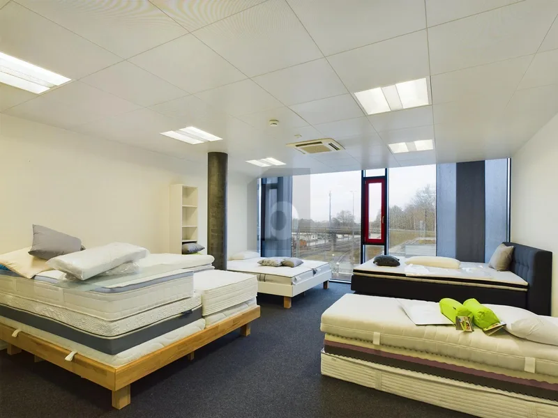 Gewerbe 4 Zimmer in Domat/Ems — photo 3