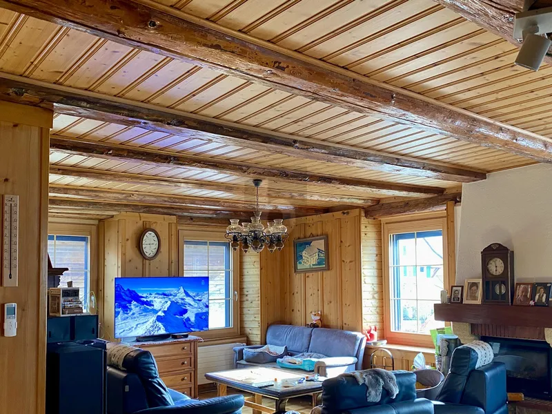 Building 10 rooms in im Zentrum des Dorfes