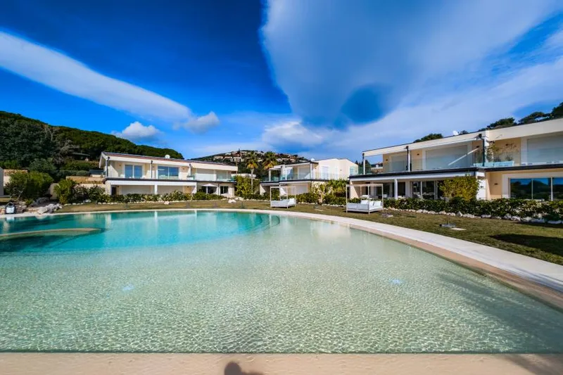 House / Villa 3.5 rooms in Geremeas — photo 16