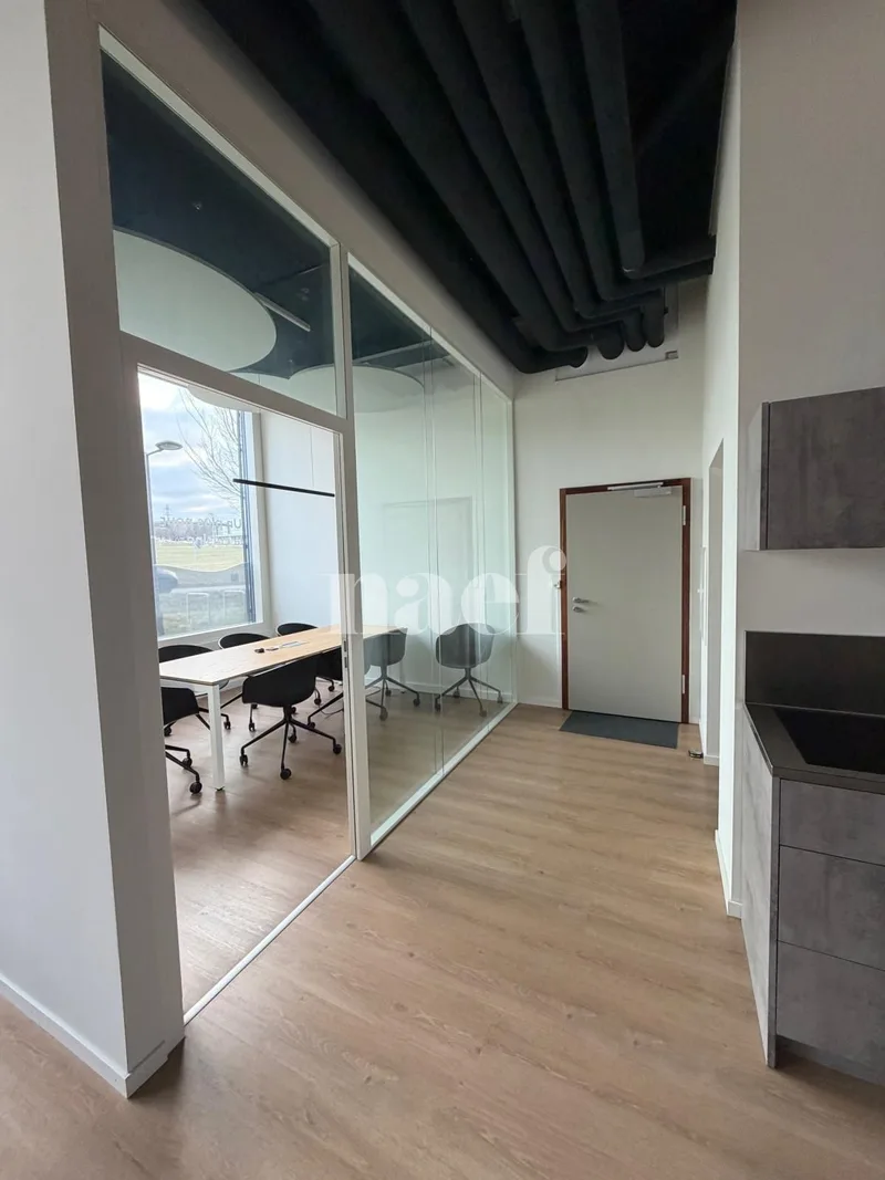 Commercial in Oassis — 4