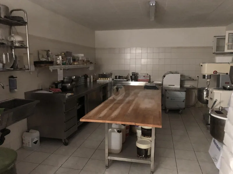 Commercial 7 rooms in Zentrale — 4