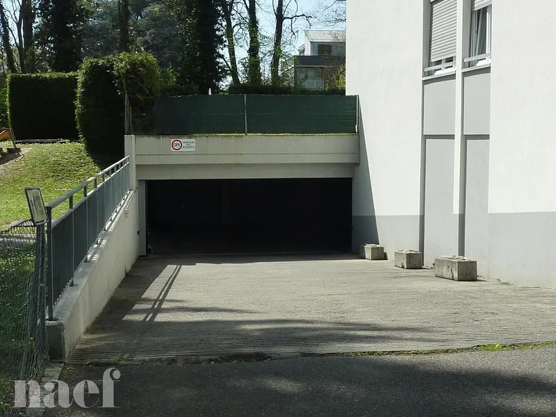 Parking in Carouge — photo 2