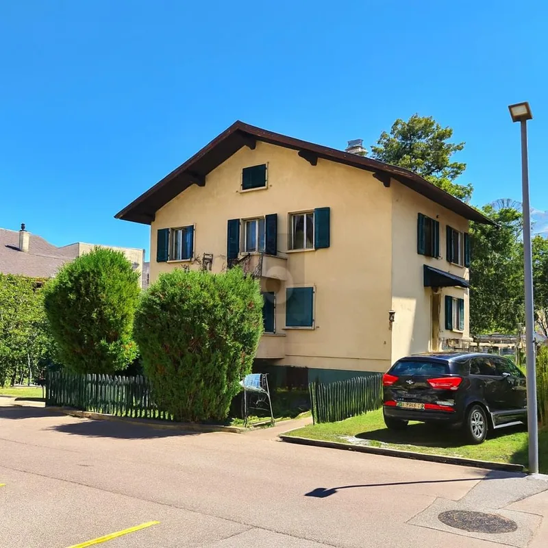Building 9 rooms in Sion
