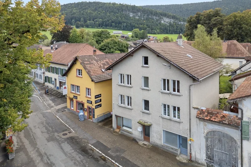 Maison / Villa 7.5 pièces à Val-de-Travers — photo 2