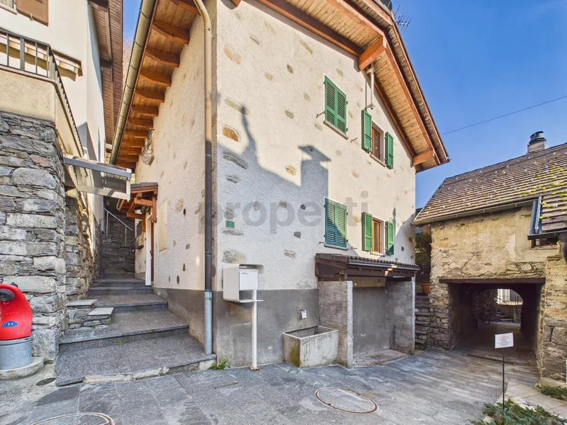 House / Villa 4.5 rooms in Medeglia