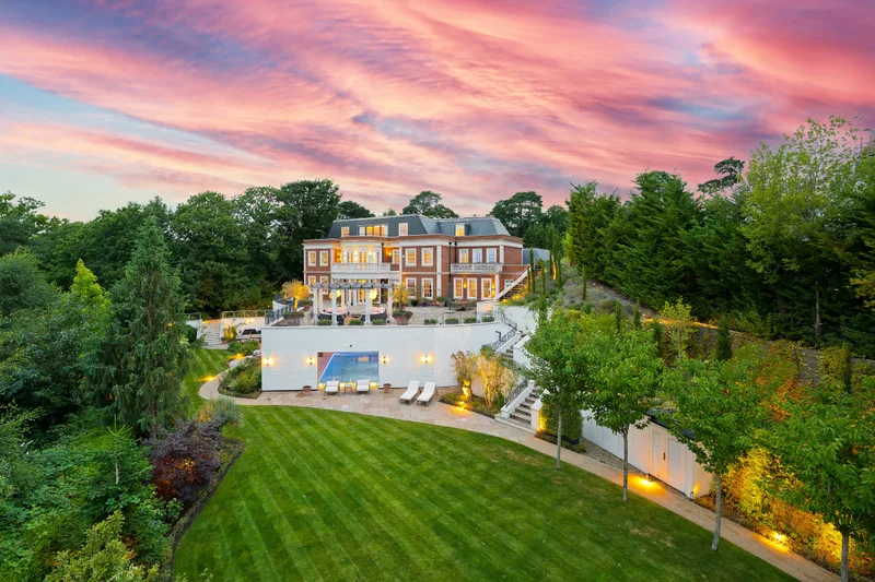 House / Villa 7 rooms in St George’s Hill