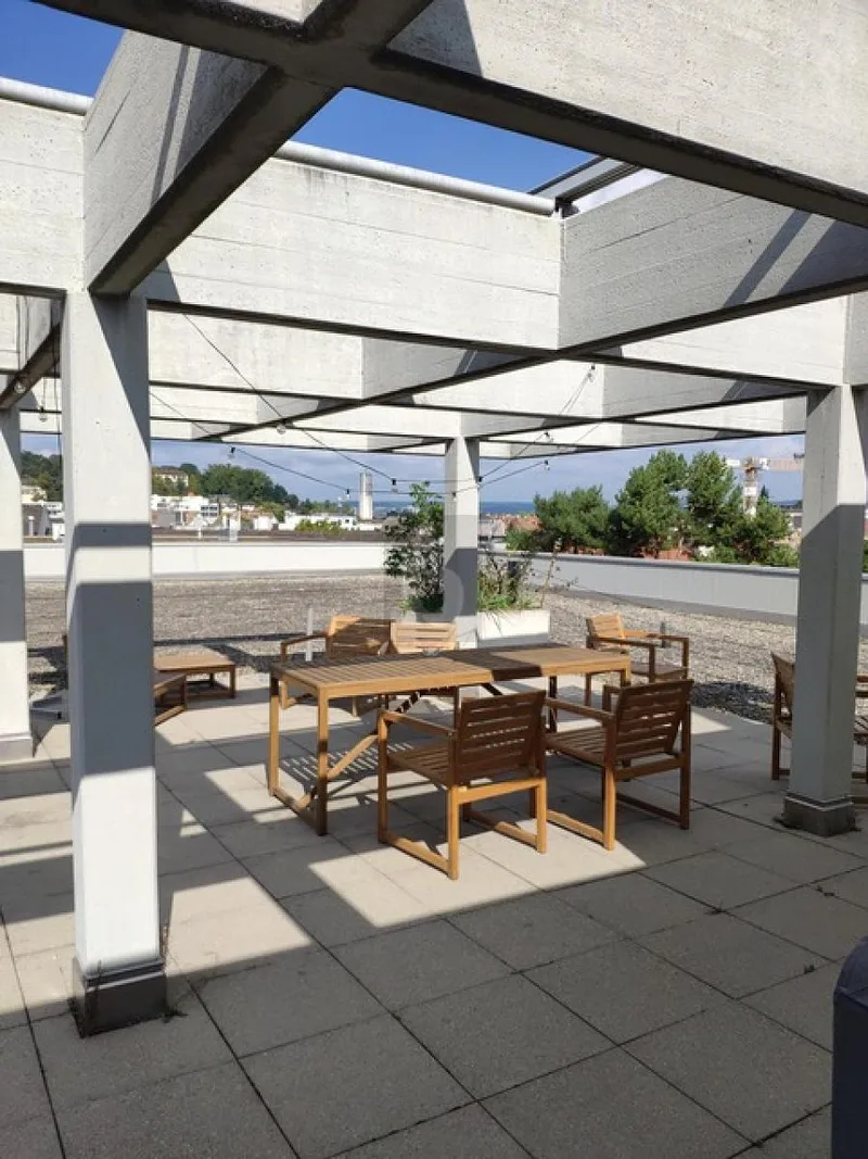Commercial 6 rooms in Schaffhauserstrasse